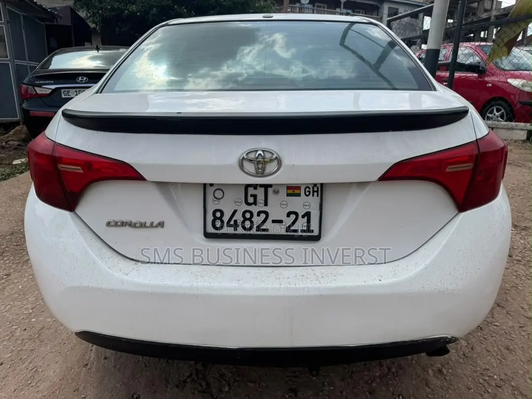 Toyota Corolla LE 4dr Sedan (1.8L 4cyl CVT) 2017 White