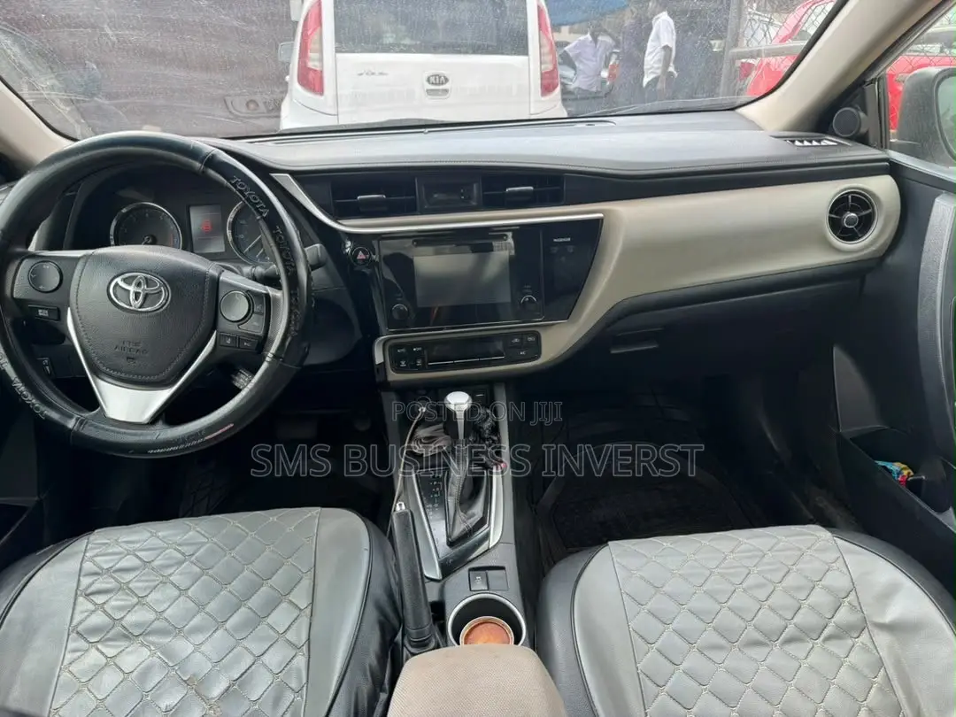 Toyota Corolla LE 4dr Sedan (1.8L 4cyl CVT) 2017 White