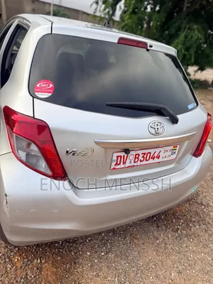 Toyota Vitz 1.3 FWD 3dr 2012 Silver
