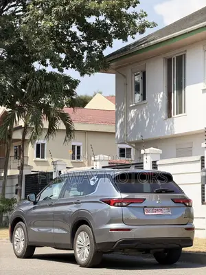 Mitsubishi Outlander SEL 2023 Silver