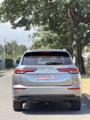 Mitsubishi Outlander SEL 2023 Silver