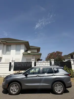 Mitsubishi Outlander SEL 2023 Silver