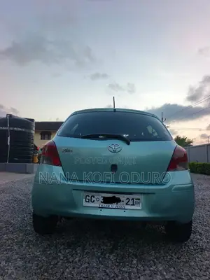 Toyota Vitz 2010 Blue