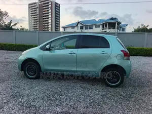 Toyota Vitz 2010 Blue