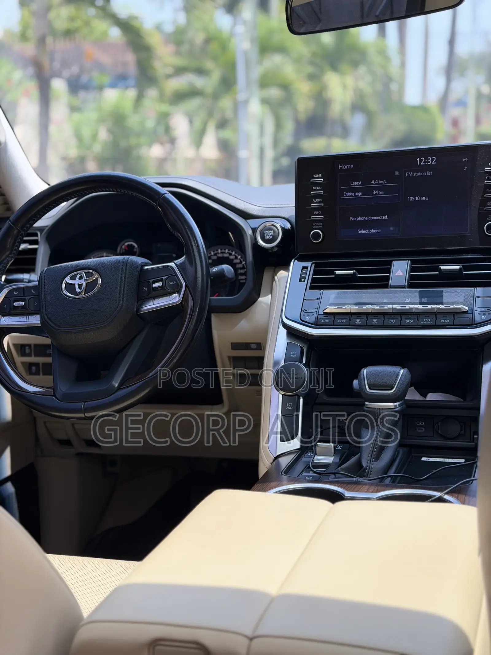 Toyota Land Cruiser LC300 2022 White