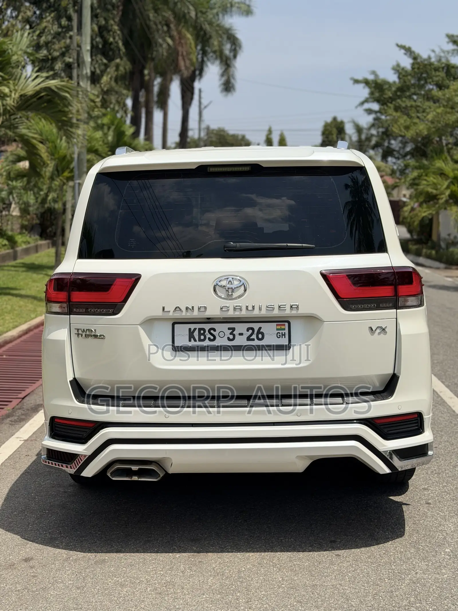 Toyota Land Cruiser LC300 2022 White