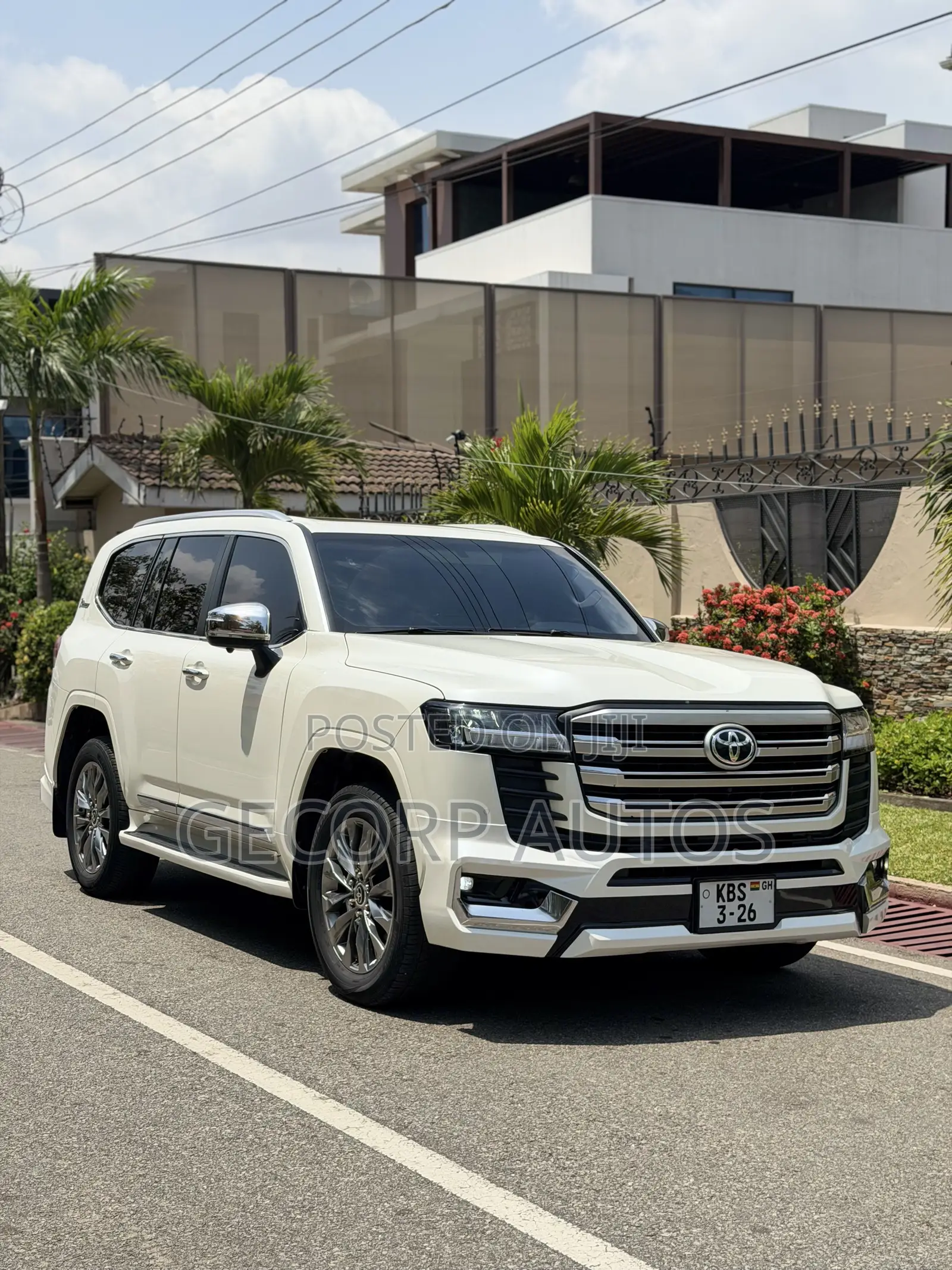 Toyota Land Cruiser LC300 2022 White