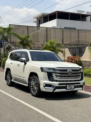 Toyota Land Cruiser LC300 2022 White