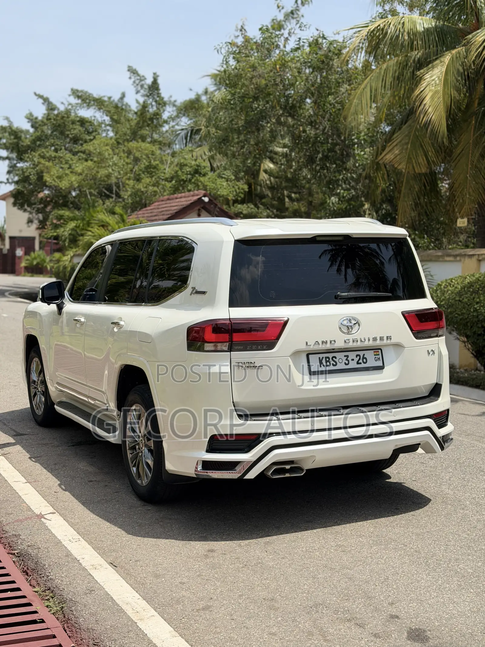 Toyota Land Cruiser LC300 2022 White