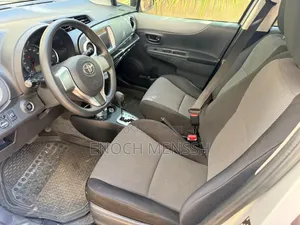 Toyota Vitz 1.3 FWD 3dr 2012 Silver