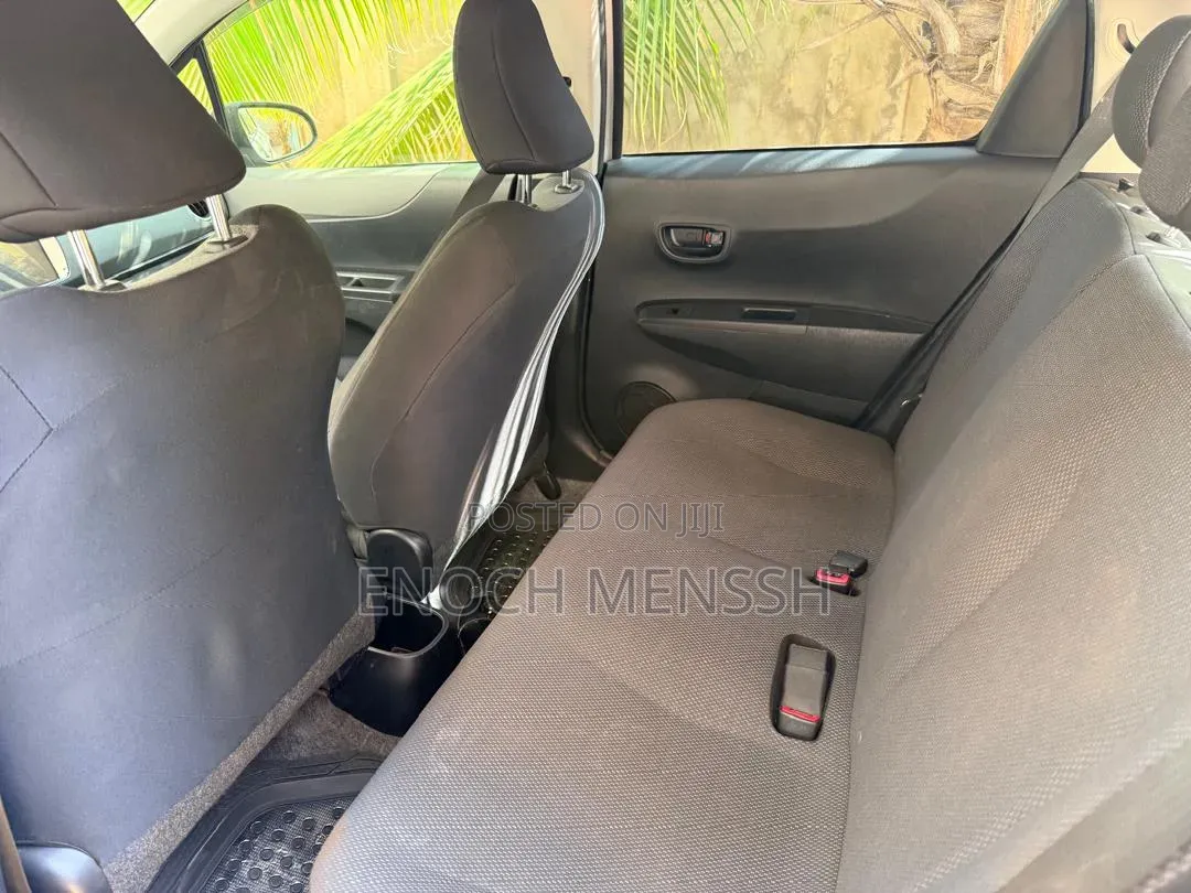 Toyota Vitz 1.3 FWD 3dr 2012 Silver