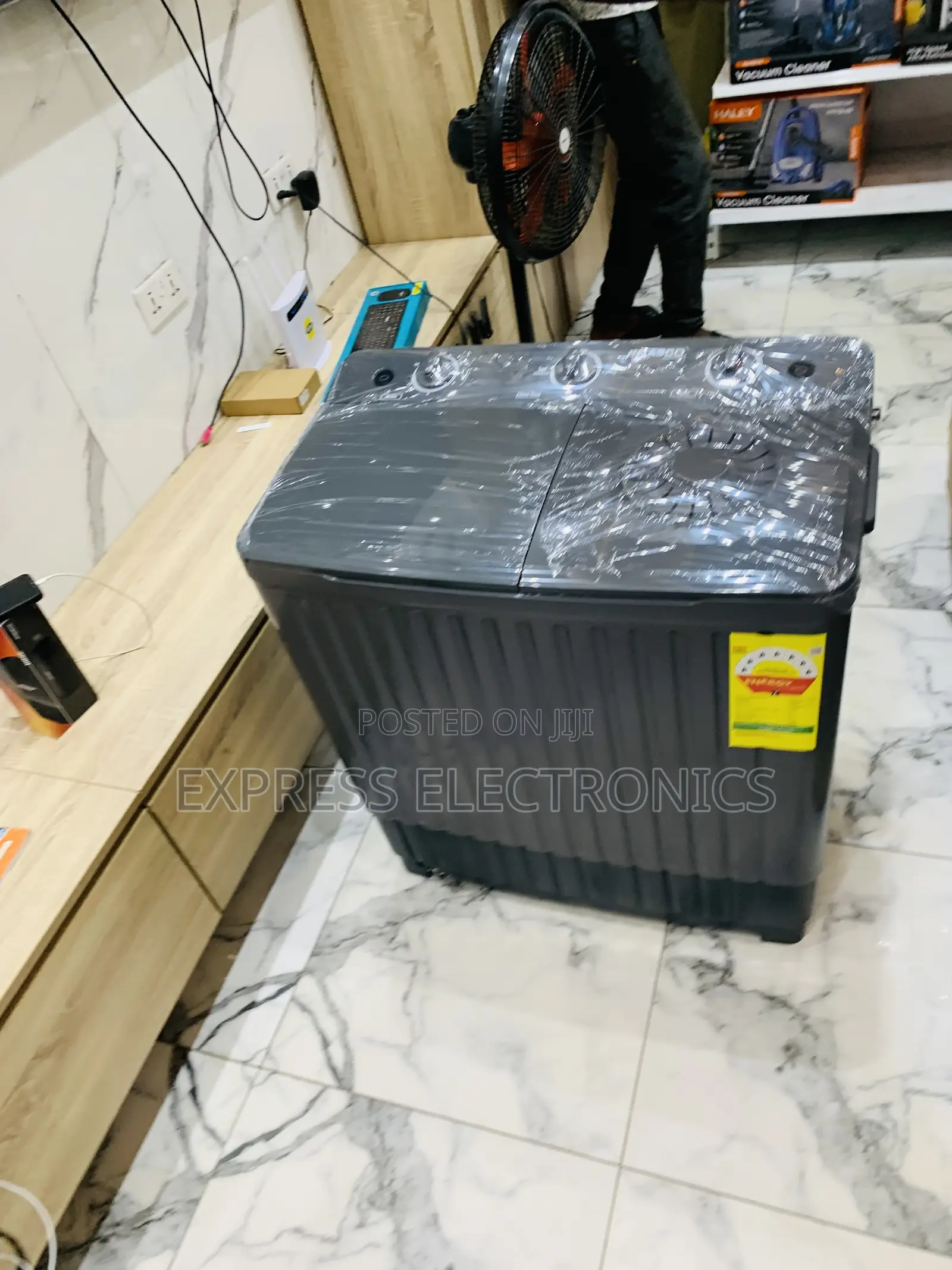 Ultra Sleek Modern Black 11kg Topload Nasco