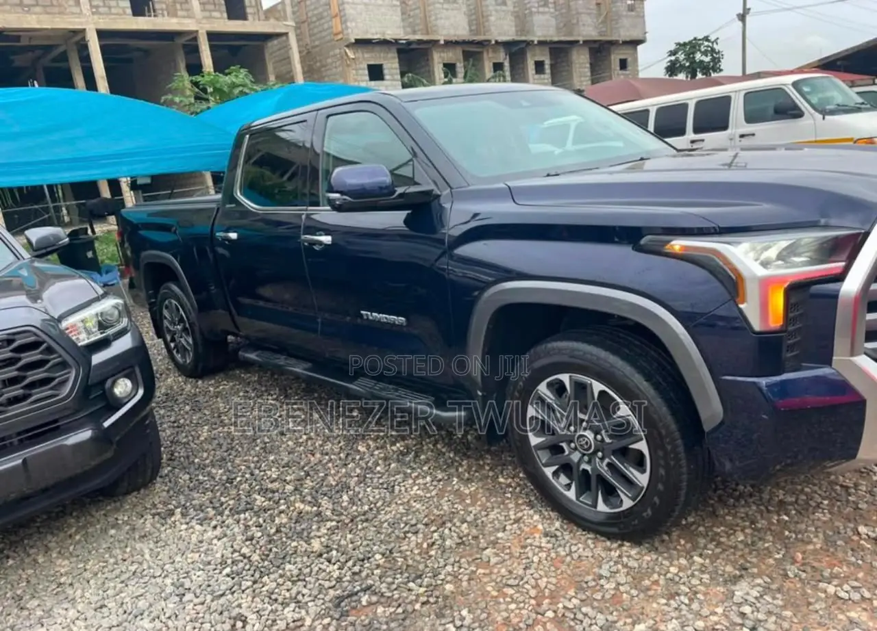 Toyota Tundra Limited CrewMax 6.5' Bed 2023 Blue