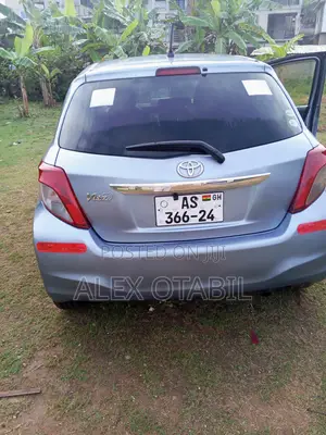 Toyota Vitz 2012 Gray