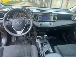 Toyota RAV4 XLE 4dr SUV AWD (2.5L 4cyl 6A) 2015 Matt Black