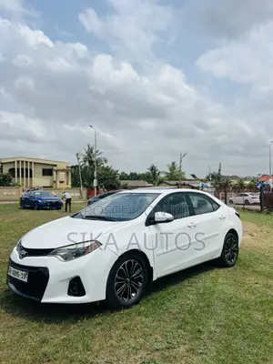 Toyota Corolla S 4dr Sedan (1.8L 4cyl CVT) 2015 White