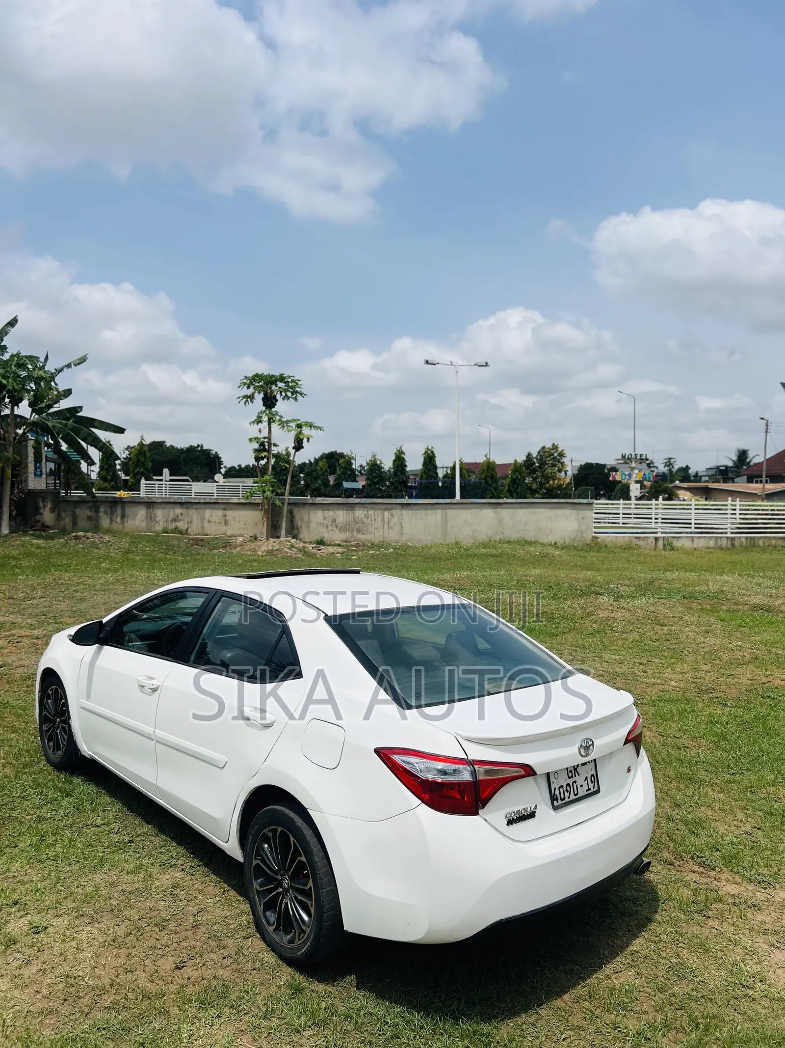 Toyota Corolla S 4dr Sedan (1.8L 4cyl CVT) 2015 White