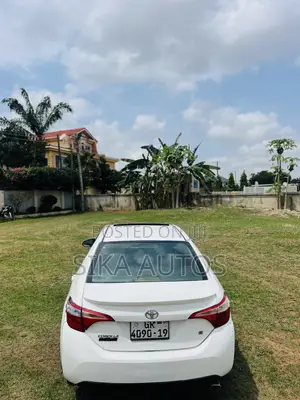 Toyota Corolla S 4dr Sedan (1.8L 4cyl CVT) 2015 White
