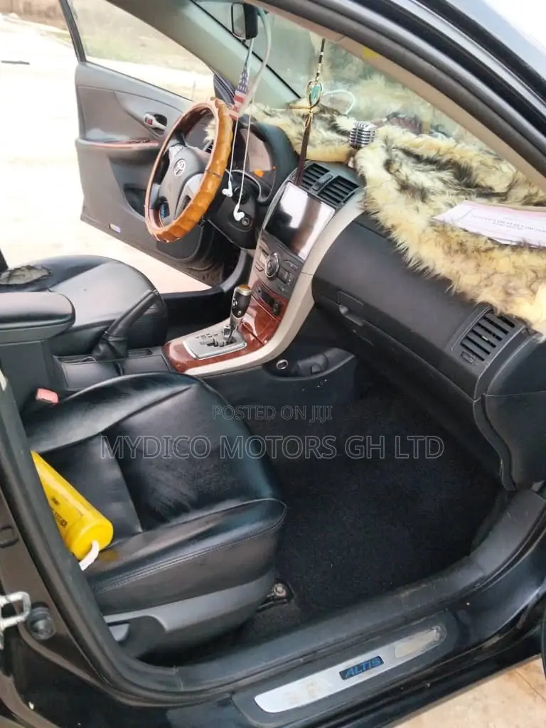 Toyota Corolla Altis 2013 Black