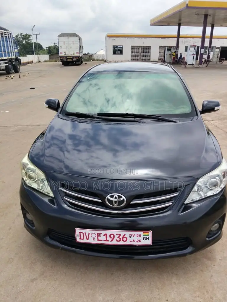 Toyota Corolla Altis 2013 Black