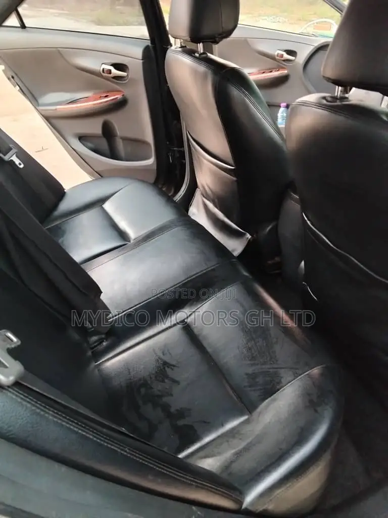 Toyota Corolla Altis 2013 Black