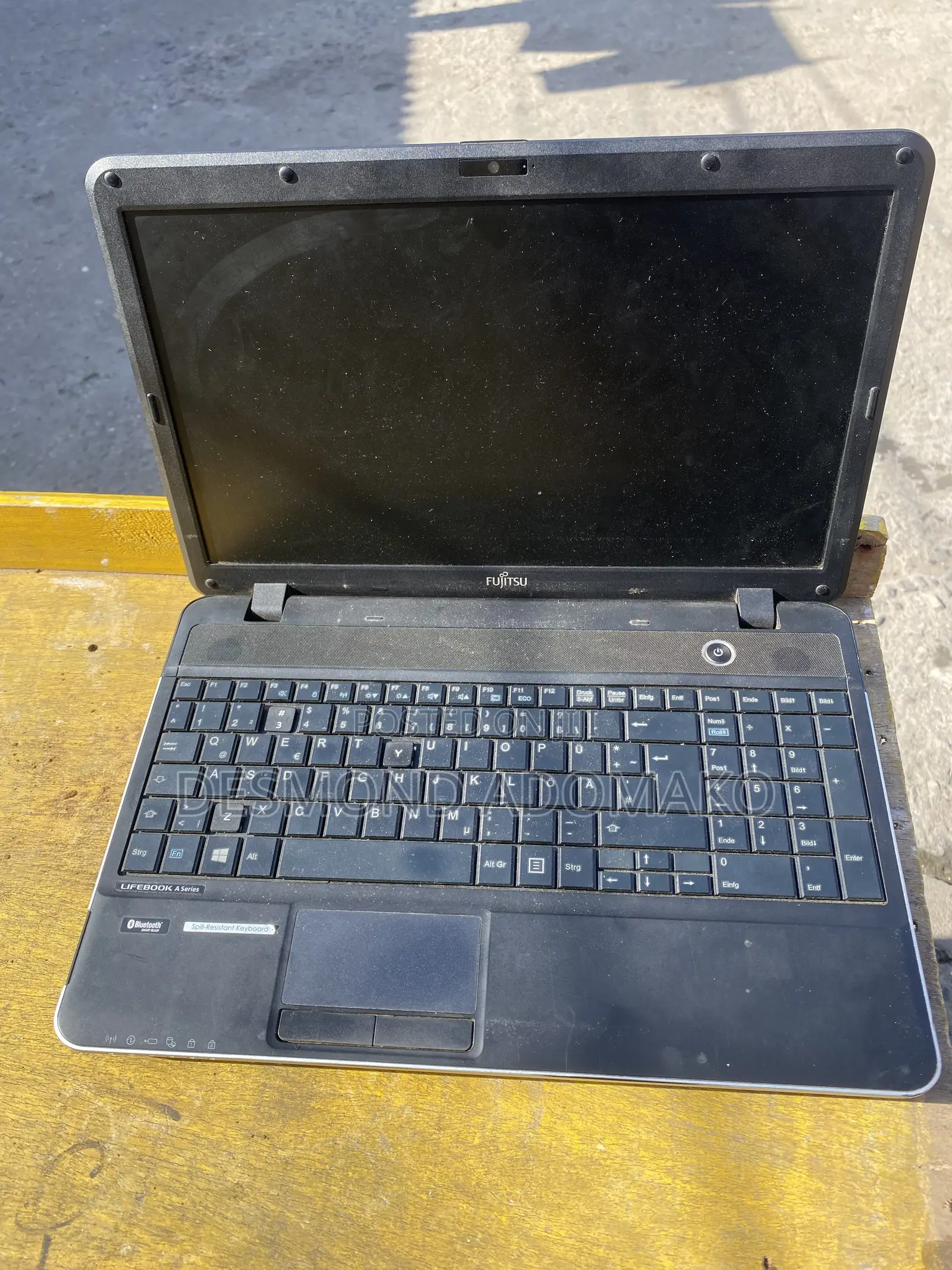 Laptop Fujitsu Lifebook A557 4GB Intel Core i5 HDD+SSD 512GB
