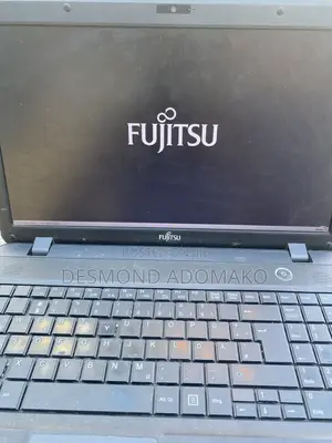 Laptop Fujitsu Lifebook A557 4GB Intel Core i5 HDD+SSD 512GB