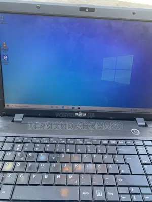 Laptop Fujitsu Lifebook A557 4GB Intel Core i5 HDD+SSD 512GB
