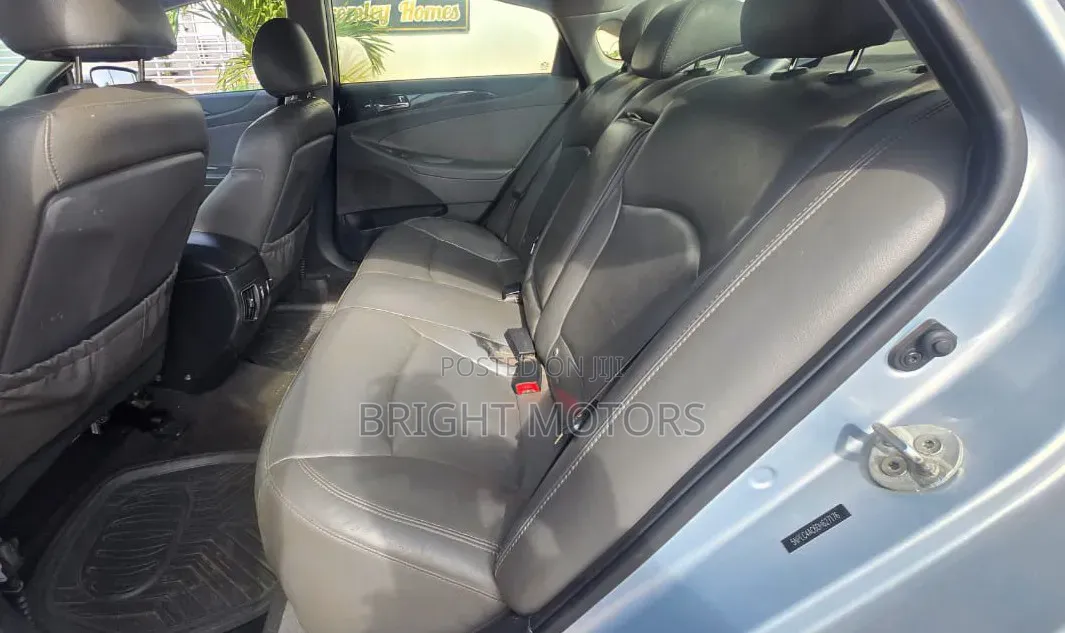Hyundai Sonata Limited 2.0T Sedan (2.0L 4cyl 6A) 2013 Blue