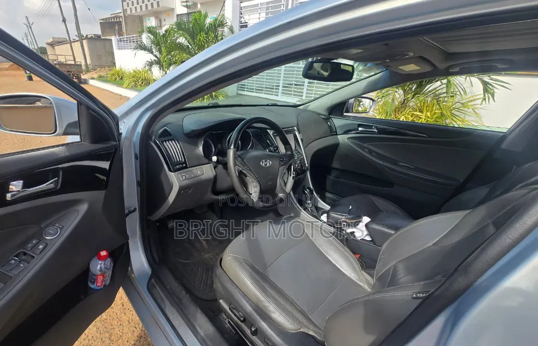 Hyundai Sonata Limited 2.0T Sedan (2.0L 4cyl 6A) 2013 Blue