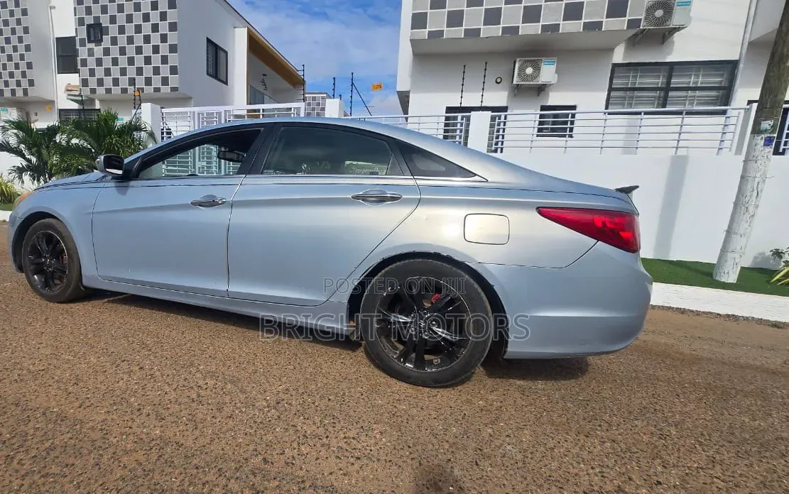 Hyundai Sonata Limited 2.0T Sedan (2.0L 4cyl 6A) 2013 Blue