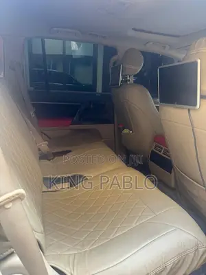 Neat Toyota Landcruiser for Rentals