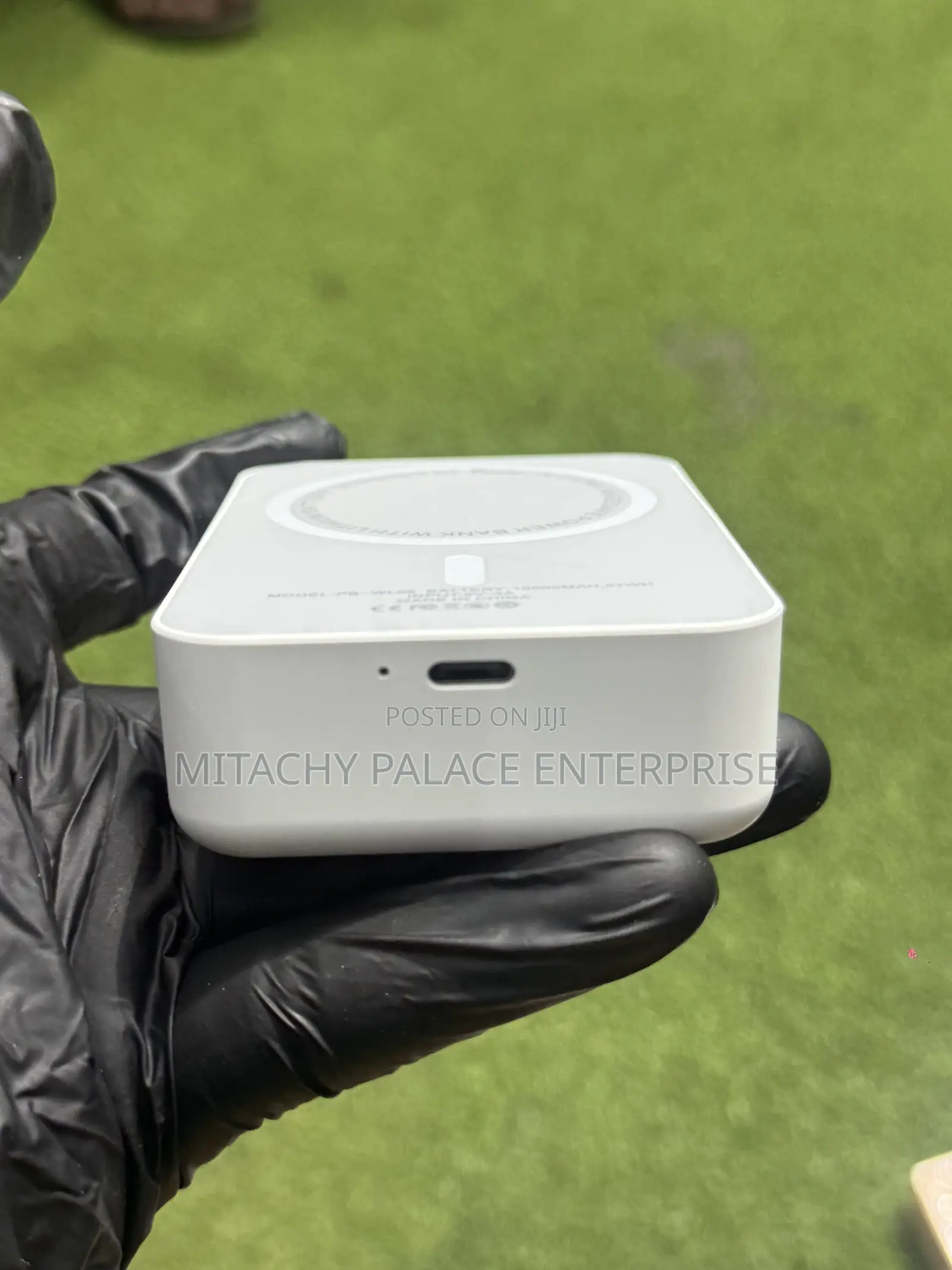 Faiza Magnetic Wireless 10,000mAh Powerbank