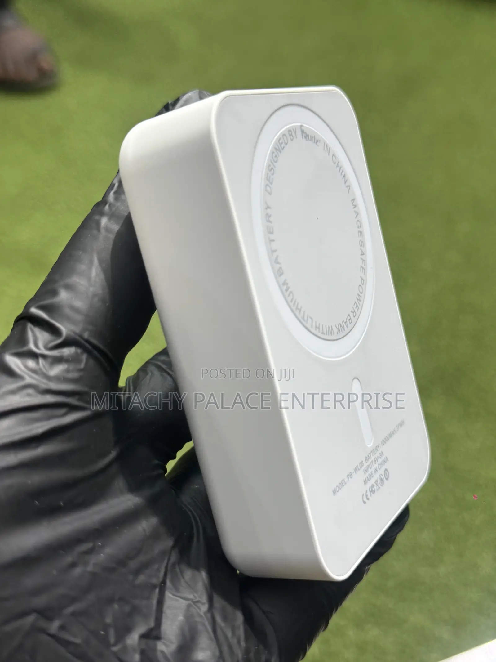 Faiza Magnetic Wireless 10,000mAh Powerbank