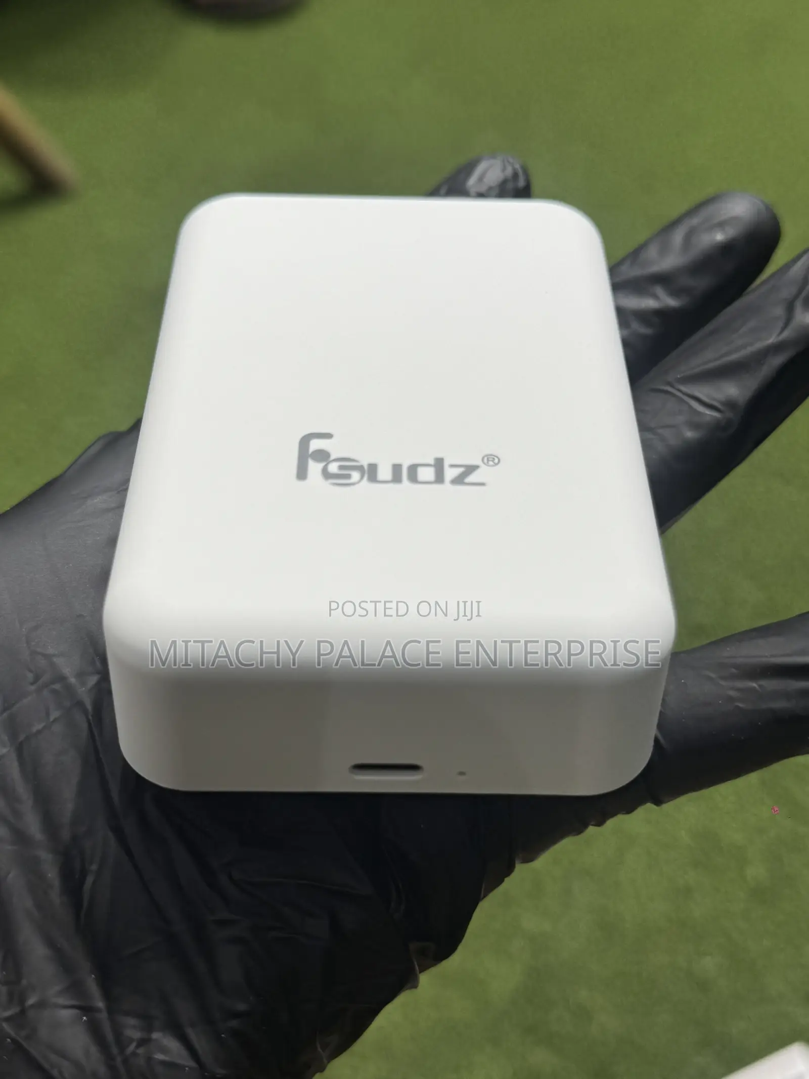 Faiza Magnetic Wireless 10,000mAh Powerbank