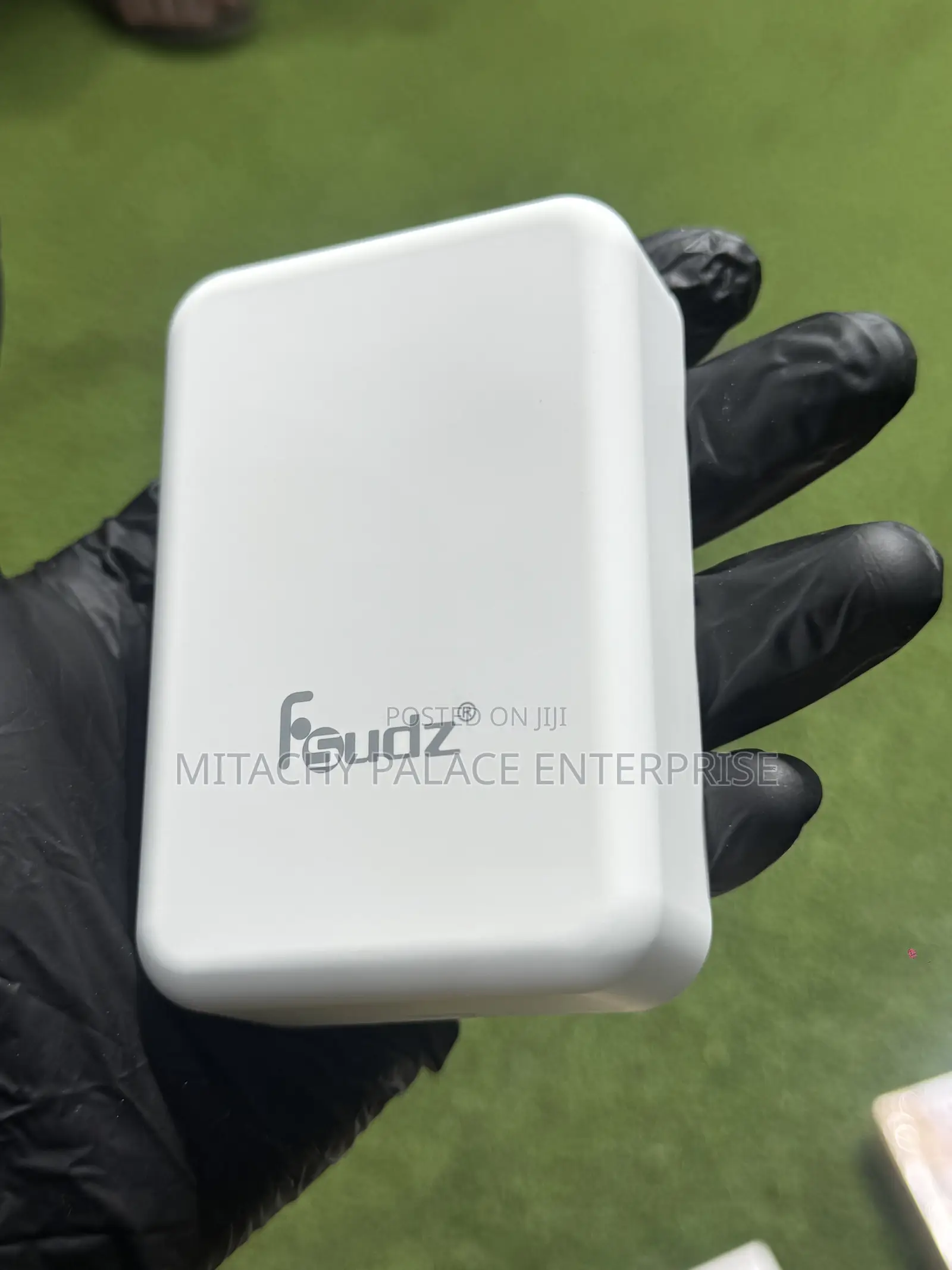 Faiza Magnetic Wireless 10,000mAh Powerbank
