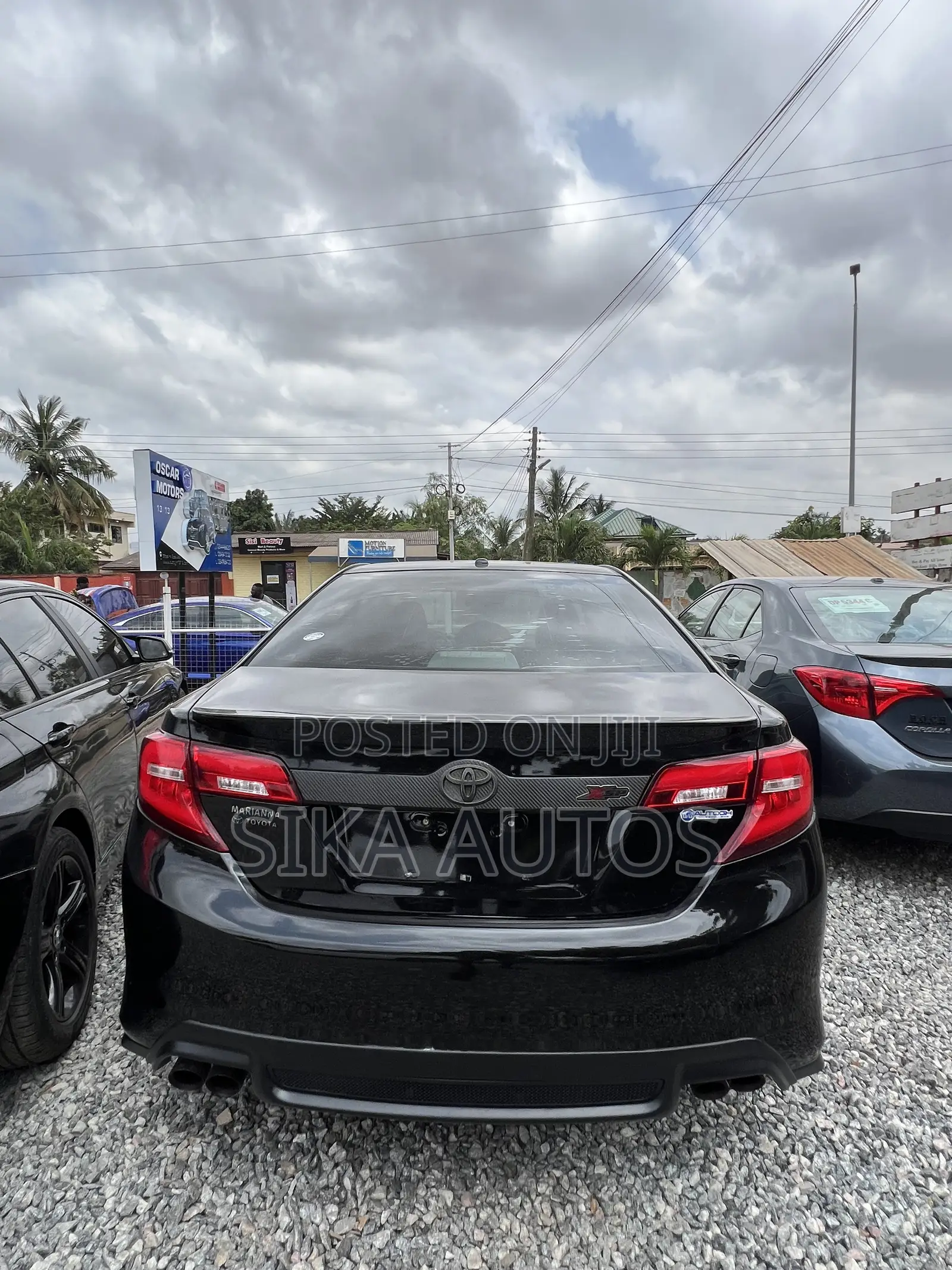 Toyota Camry SE Sport 4dr Sedan w/Prod. End 11/13 (2.5L 4cyl 6A) 2014