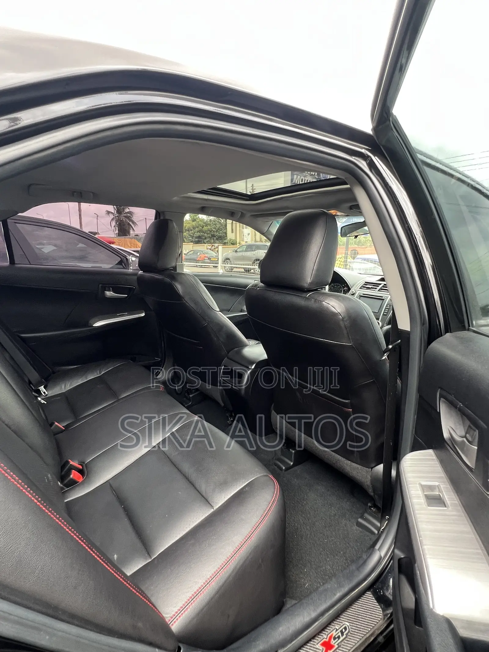 Toyota Camry SE Sport 4dr Sedan w/Prod. End 11/13 (2.5L 4cyl 6A) 2014