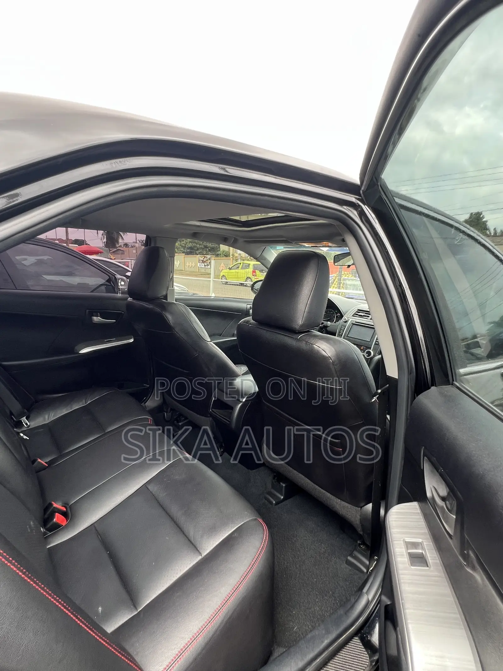Toyota Camry SE Sport 4dr Sedan w/Prod. End 11/13 (2.5L 4cyl 6A) 2014