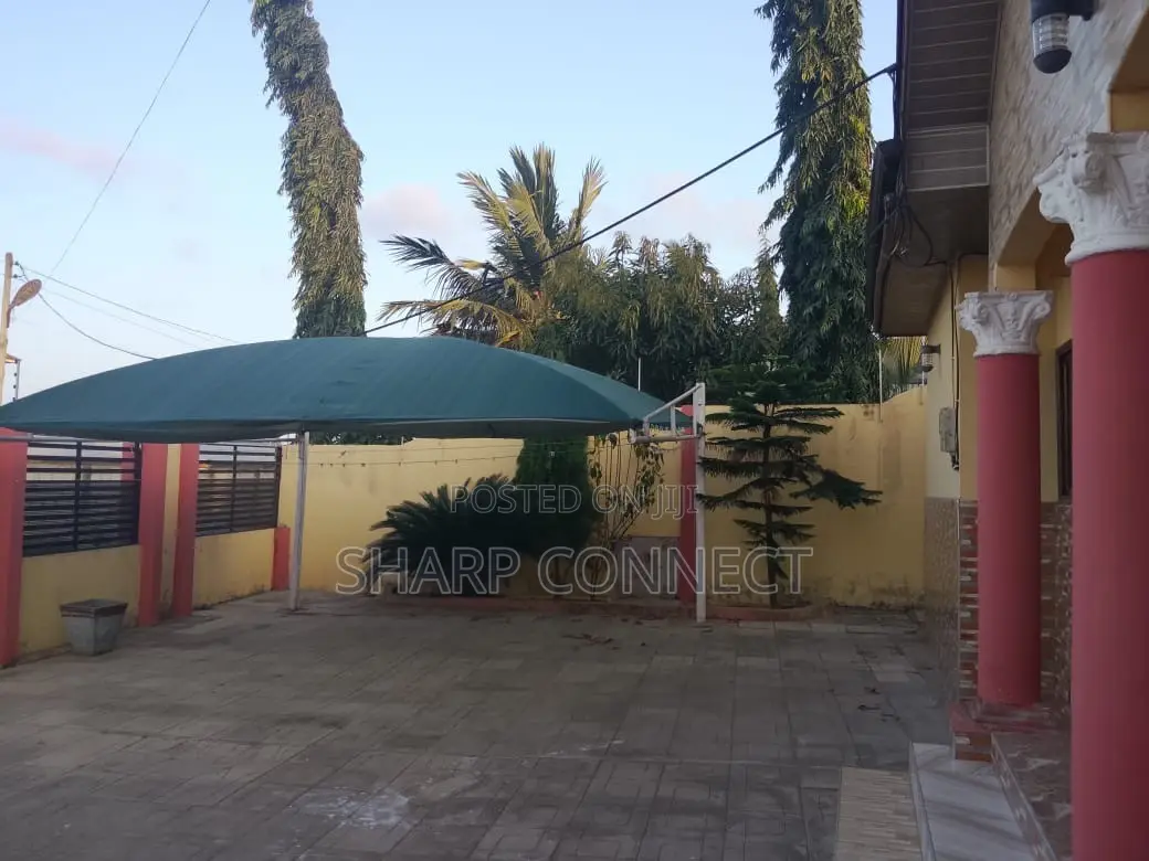 3bdrm House in Sharp-Connect, Bluetop Estate for rent