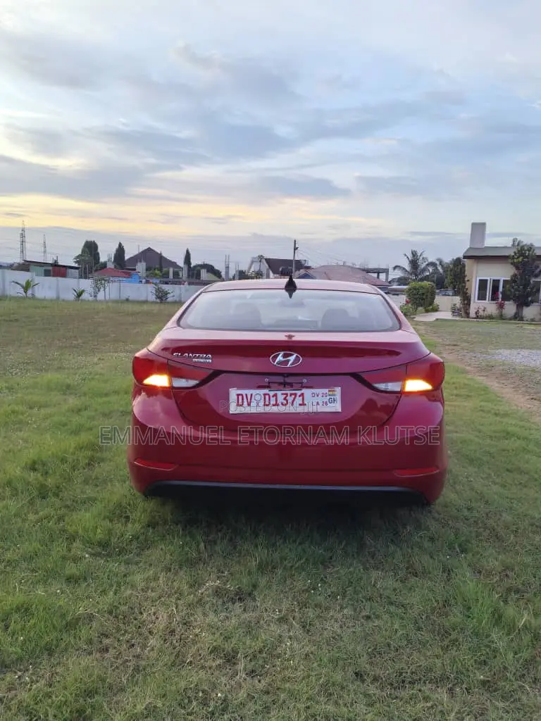 Hyundai Elantra SE Sedan FWD (1.8L 4cyl 6A) 2016 Red