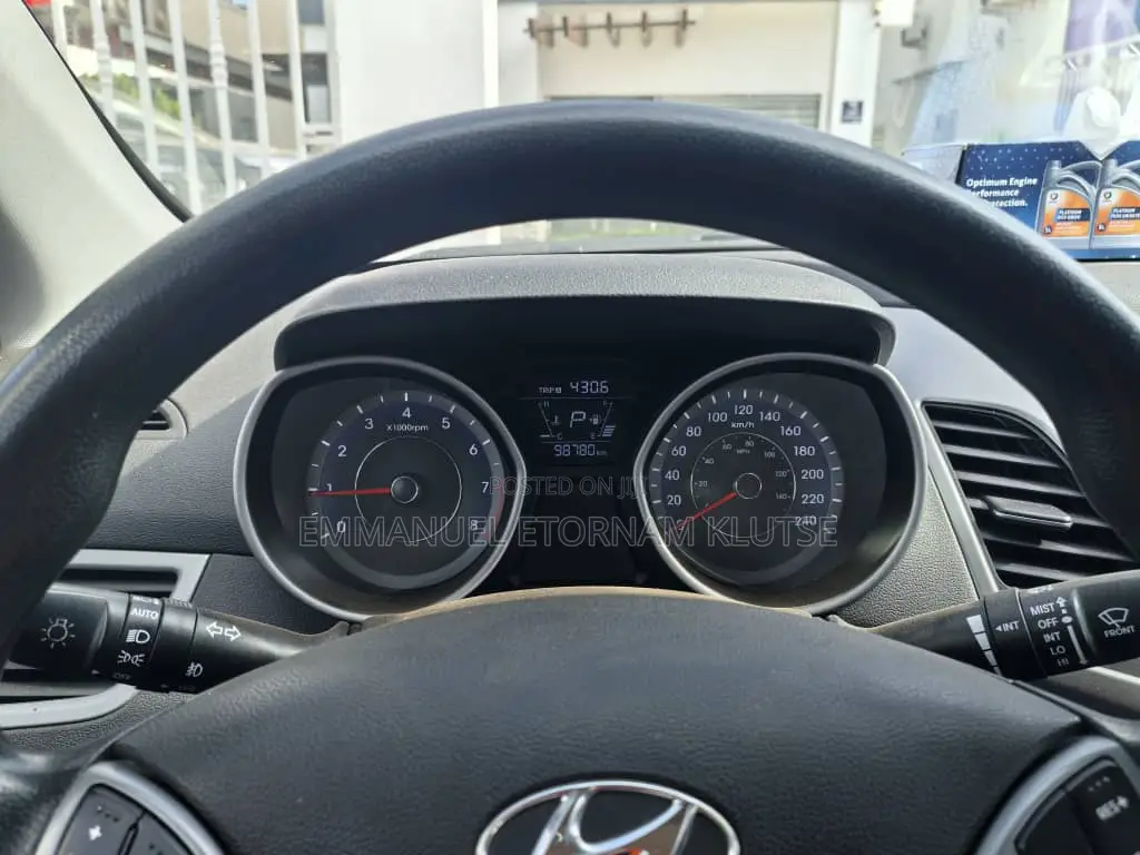 Hyundai Elantra SE Sedan FWD (1.8L 4cyl 6A) 2016 Red