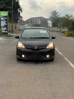 Toyota Vitz 1.3 AWD 3dr 2015 Burgundy