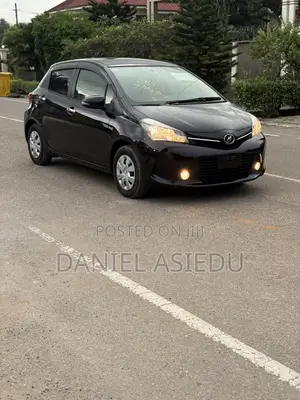 Toyota Vitz 1.3 AWD 3dr 2015 Burgundy