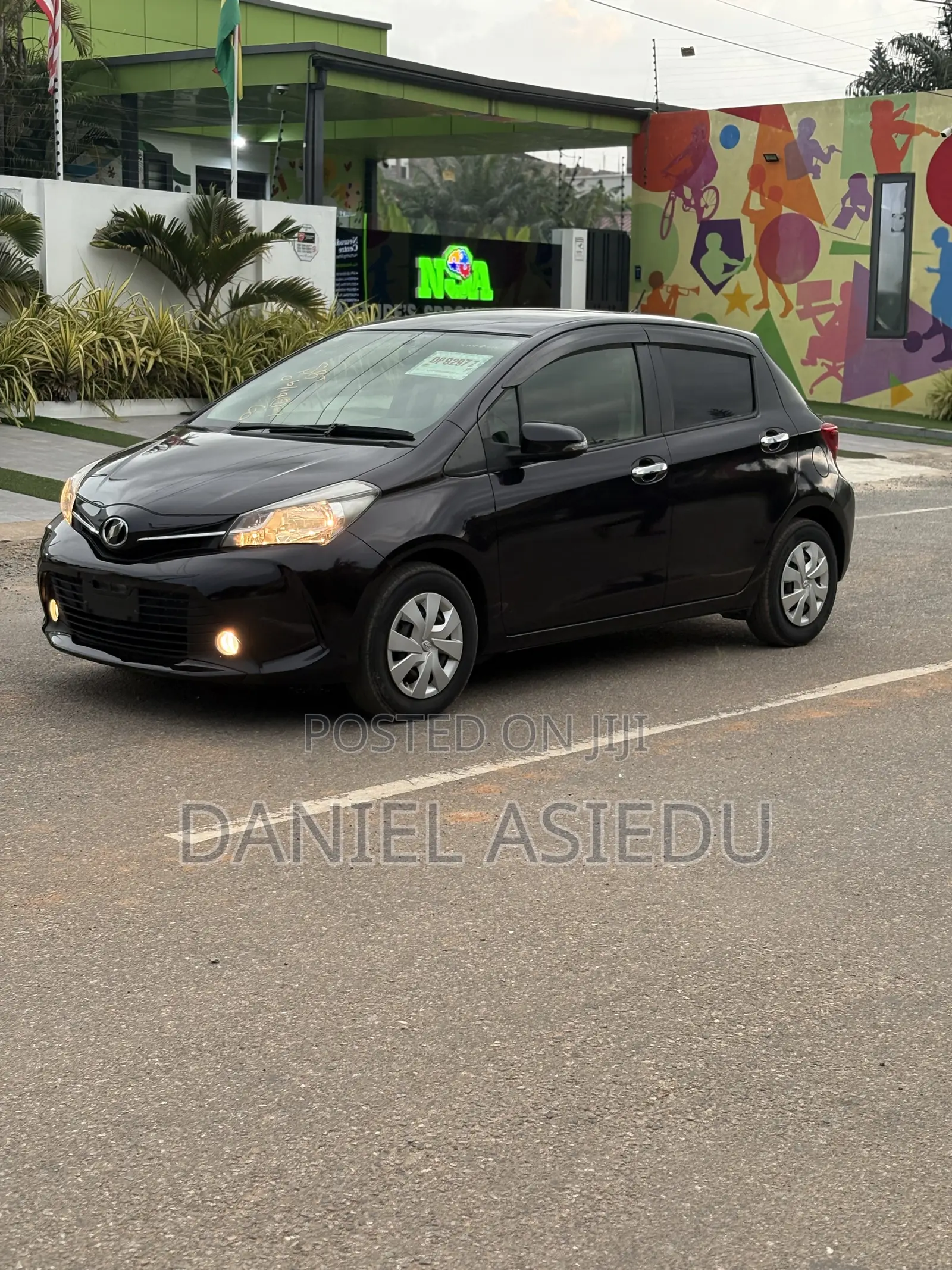 Toyota Vitz 1.3 AWD 3dr 2015 Burgundy