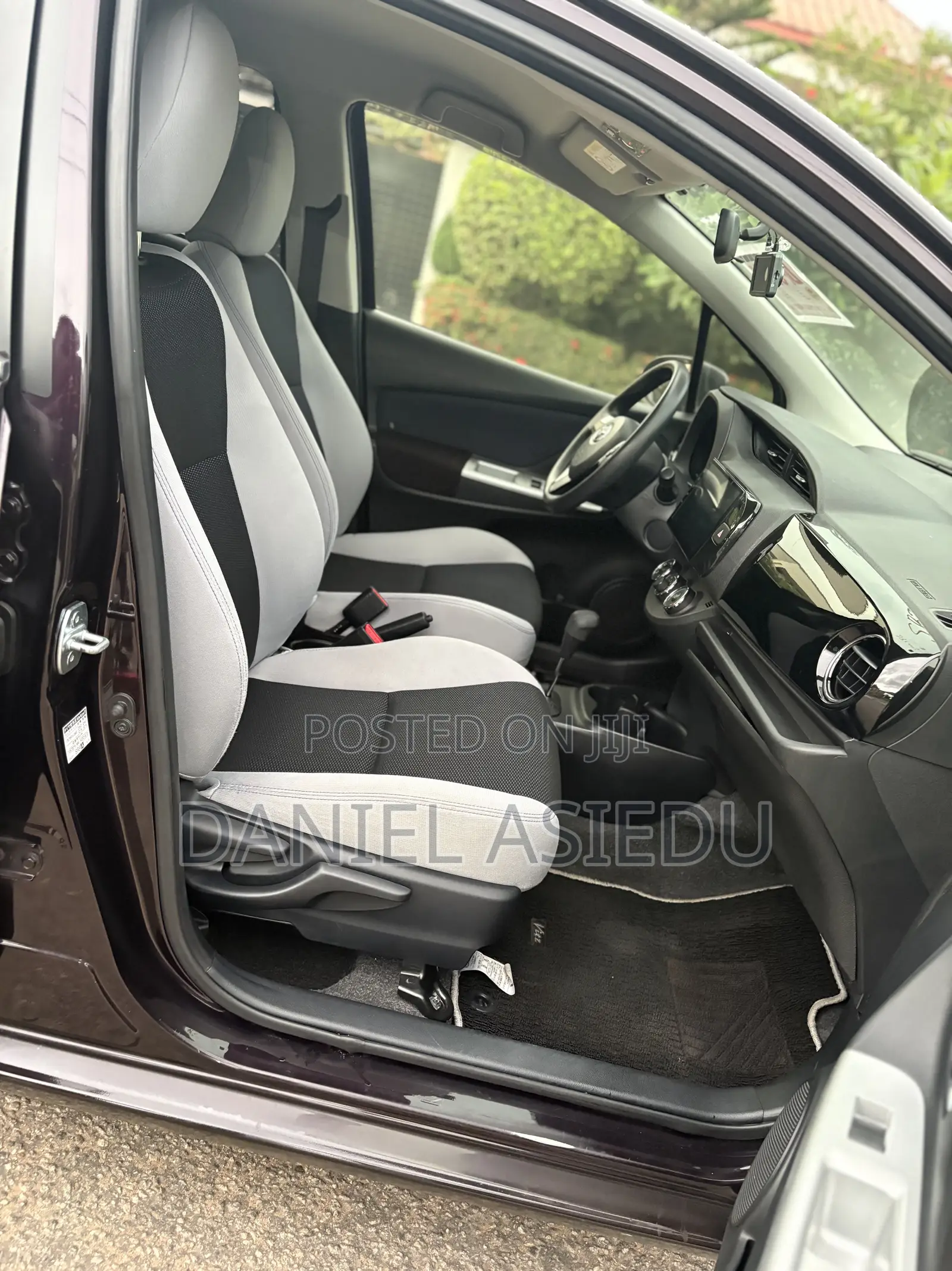 Toyota Vitz 1.3 AWD 3dr 2015 Burgundy