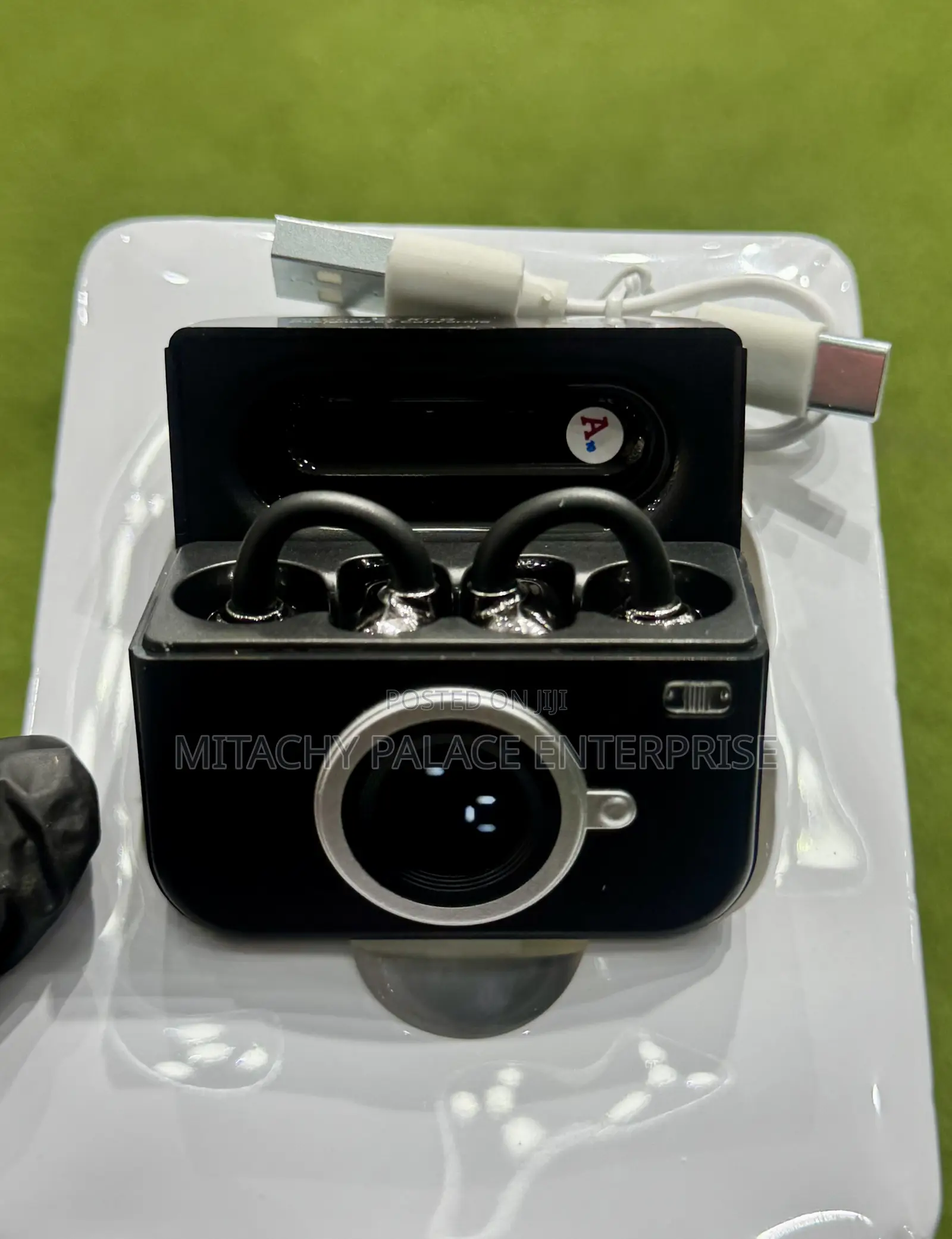 B64 True Wireless Earclips