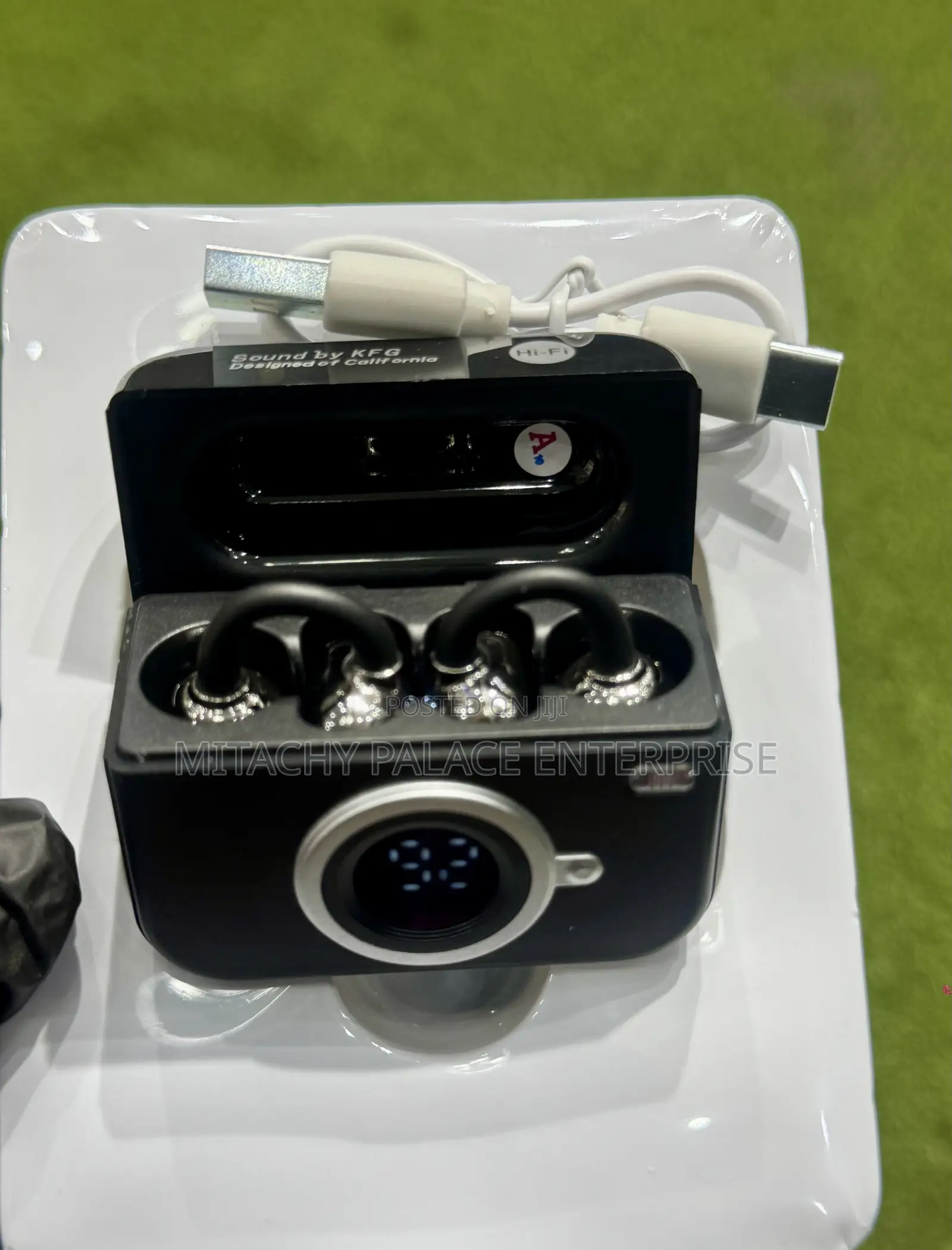 B64 True Wireless Earclips