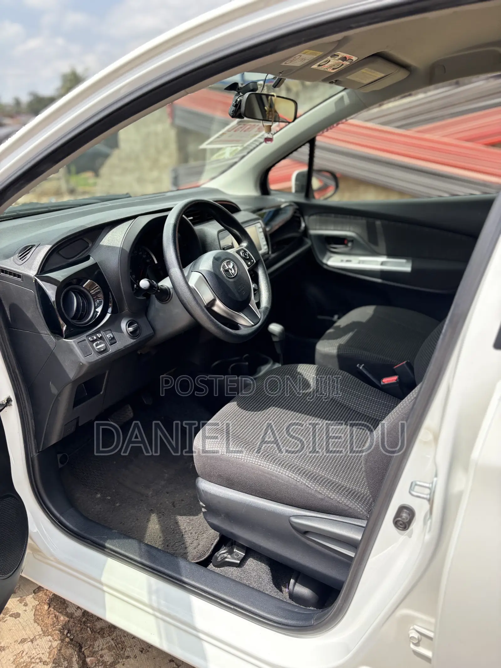 Toyota Vitz 1.3 AWD 3dr 2015 White