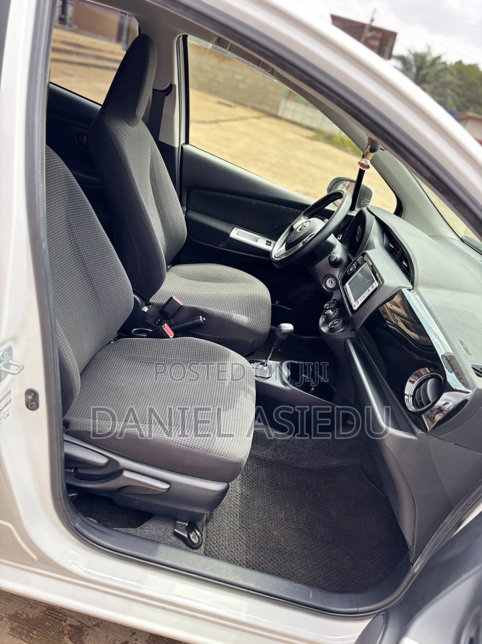 Toyota Vitz 1.3 AWD 3dr 2015 White